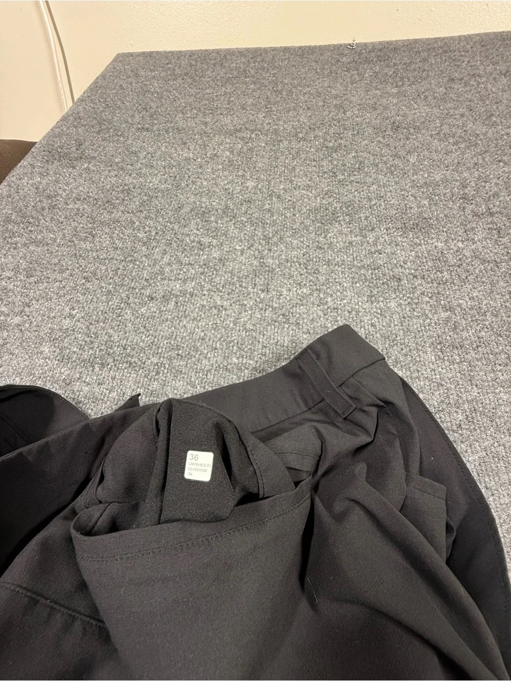 lululemon athletica Men's Black Flat-Front Performance Shorts size 36
